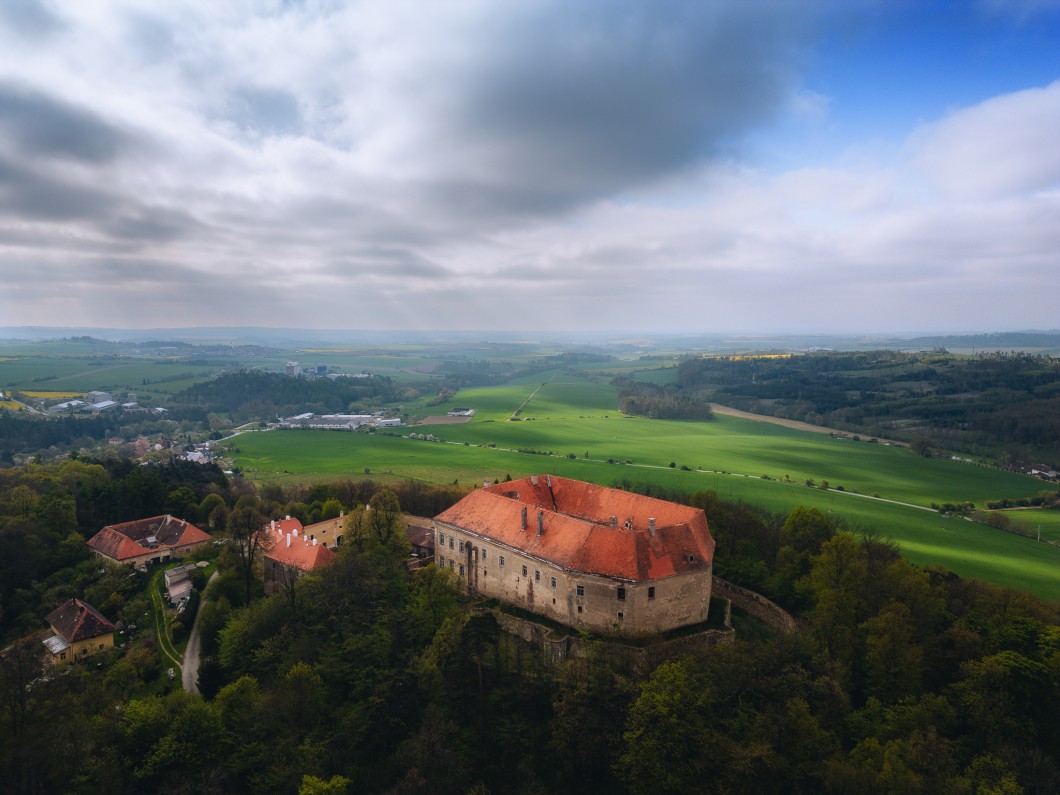 Okolí hradu Sádek na Vysočině